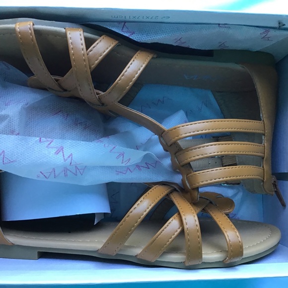 Gladiator sandals tan color size 6 - Picture 4 of 6